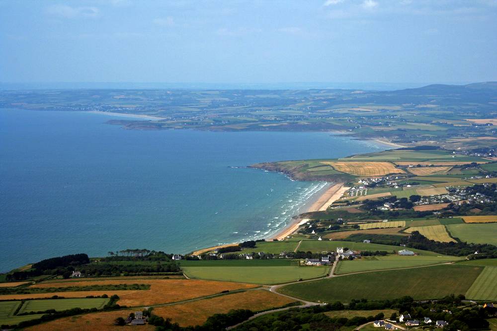 Vue a�rienne des plages. Au premier plan, Trezmalaouen puis Kervel, saint Anne et Pentrez