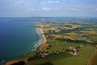 Vue a�rienne des plages. Au premier plan, Trezmalaouen puis Kervel, saint Anne et Pentrez